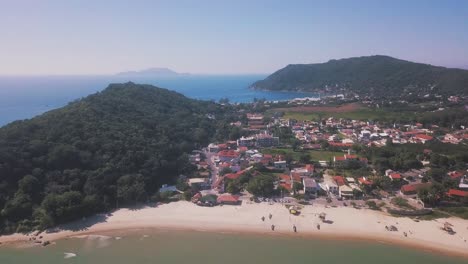 The-beautiful,-calm-and-misty-seaside-town-in-Florianopolis,-Brazil---aerial