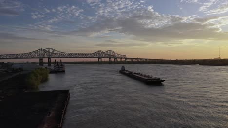 Pushboat-pushing-a-barge-in-the-Mississippi-River-at-sunrise