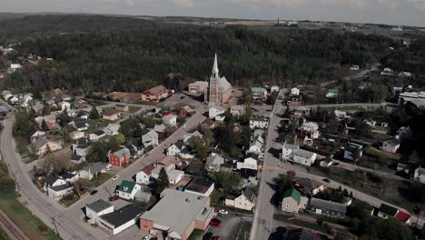 The-peaceful-and-quiet-village-of-Le-Bic-in-Rimouski,-Canada---aerial