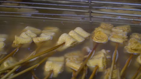 White-plain-not-spicy-Korean-oden-on-wooden-skewers-boiling-in-salty-soup