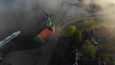 Drone-flies-over-the-windmills-at-the-Zaanse-Schans-on-a-foggy-morning