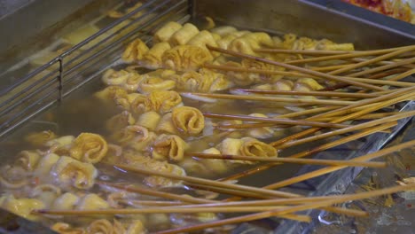 many-plain-not-spicy-oden-in-boiling-soup-at-street-market-in-Seoul-South-Korea
