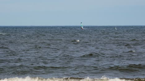 Windsurfen-In-Der-Ostsee-In-Polen