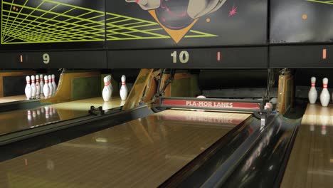 League-Bowling-Multiple-Strikes-On-A-Pair-Of-Retro-Lanes