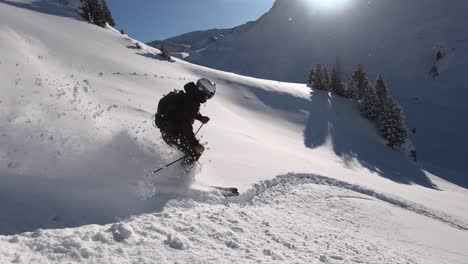 Freeride-Skifahren-Bei-Guten-Bedingungen-Und-Bestem-Style