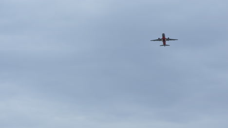Jumbo-Jet-Plane-coming-into-land-in-gray-stormy-weather-shot-in-4k-high-resolution
