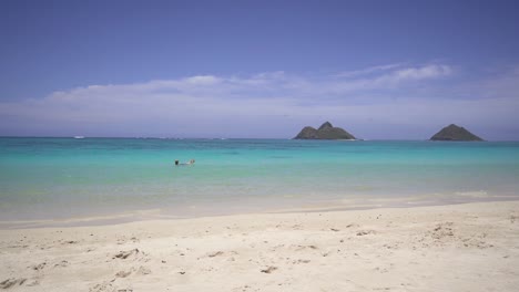 Lanikai-Beach-on-Oahu-has-many-attractions-including-a-pillbox-hike,-spectacular-views,-turquoise-waters,-palm-trees-and-perfect-sand