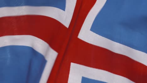 Isländische-Flagge,-Die-Im-Wind-In-Zeitlupe-Nahaufnahme-Weht