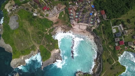 Aerial-Shot-Of-Luxury-Resort-At-Nusa-Ceningan-Blue-Lagoon,-Bali