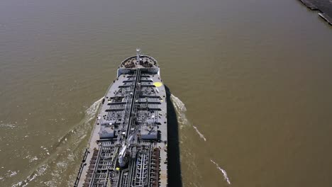 Aerial-view-of-a-tanker-ship-on-the-Mississippi-River-in-New-Orleans
