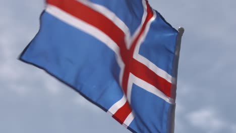 Bandera-De-Islandia-Soplando-En-El-Viento-En-Cámara-Lenta