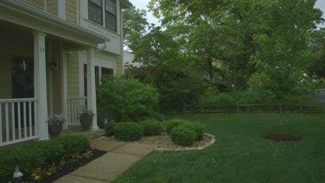 Front-yard-of-house-in-the-suburbs-on-a-summer-evening