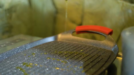 Slow-motion-pouring-olive-oil-in-a-frying-pan