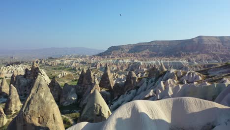 Cappadocia-landscape-with-fairy-chimney-rock-formations,-forward-aerial