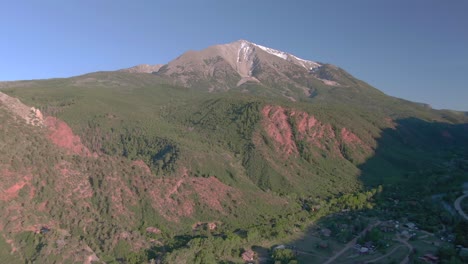 Aerial-view-moves-in-on-Mount-Sopris-in-Carbondale-Colorado