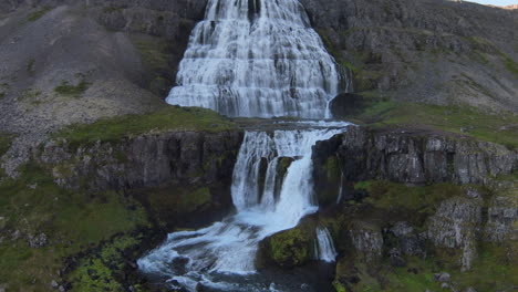 Primer-Plano-En-La-Cascada-De-Dynjandi,-Fiordos-Del-Oeste-De-Islandia.