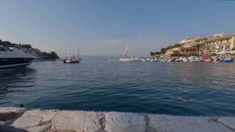 Time-lapse-of-Kassiopi-recreational-port-with-boats-in-and-out-during-summertime,-Corfu-Island