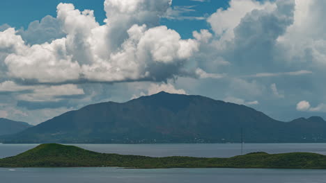 Cloudscape-Dinámico-Sobre-Mont-Dore,-Nueva-Caledonia---Lapso-De-Tiempo-Dramático