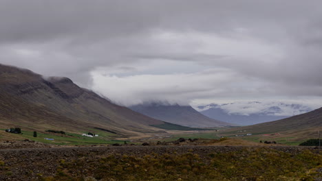 Cloudy-valley-in-Iceland,-time-lapse