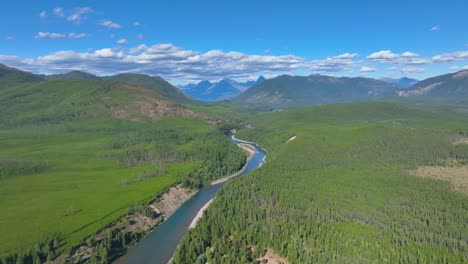 Río-Flathead-Y-Valle-Desde-Arriba-Cerca-Del-Parque-Nacional-De-Los-Glaciares-En-Montana,-Estados-Unidos