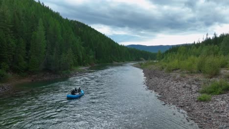 Tourists-Rafting-On-The-Flathead-River-Through-Pine-Forest-In-Montana,-USA
