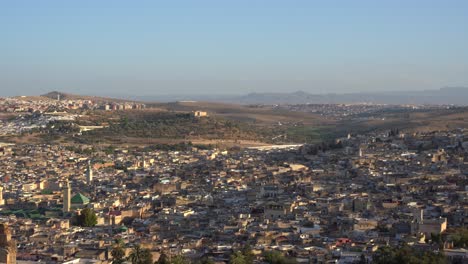 Una-Vista-De-Toda-La-Ciudad-Desde-Lo-Alto-De-La-Fortaleza-De-Ouarzazate-En-Marruecos