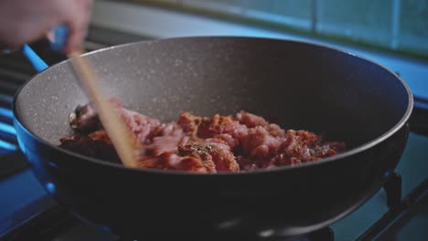 Seasoned-raw-meat-in-a-wok,-close-up-view