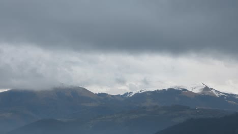 Nubes-Lapso-De-Tiempo-Invierno-Montaña