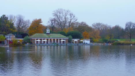 Lago-Serpenteante-En-Hyde-Park,-Londres