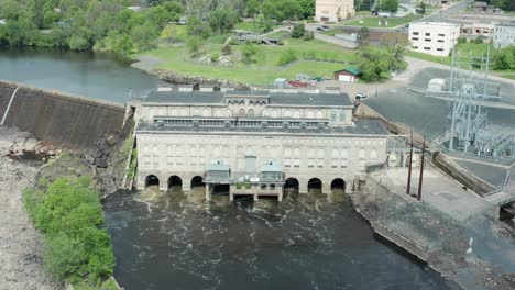 Aerial,-Saint-Croix-Falls-Dam-in-Wisconsin,-hydroelectric-power-plant-generating-renewable-energy