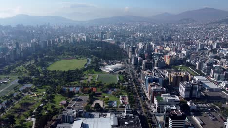 Toma-aerea-de-la-zona-norte-de-Quito