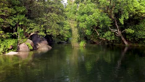 Green-Rivers-With-Large-Boulders-Surrounded-By-Lush-Rainforest-In-Babinda-Boulders,-Cairns-In-Queensland,-Australia---Long-Shot