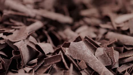Rack-Fokus-Auf-Leckere-Köstliche-Vegane-Kakao-Schokoladenstücke,-Während-Gesunde-Dessert-Nahaufnahmen-Gekocht-Werden