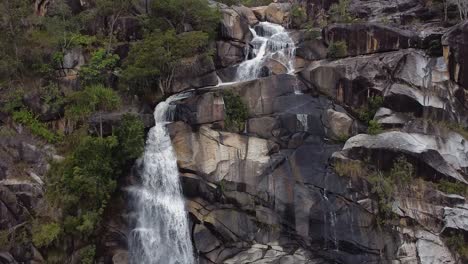 Magníficas-Vistas-A-Las-Cataratas-Davies-Creek-En-Queensland,-Australia