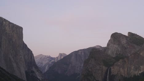 Timelapse-Panorámico-De-La-Vista-Del-Túnel-De-Yosemite