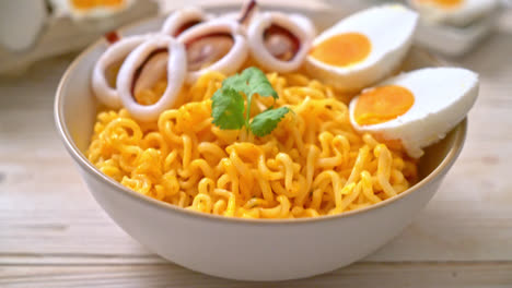 instant-noodles-salt-egg-flavour-with-squid-or-octopus-bowl