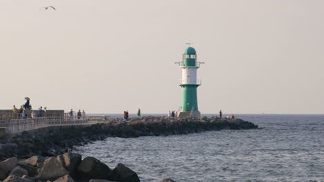 Eindrücke-Vom-Strand-In-Warnemünde-Warnemünde-Bei-Rostock-An-Einem-Schönen-Sommerabend-In-Deutschland,-Europa