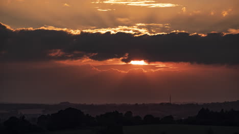 Clouds-pass-by-in-a-time-lapse-of-a-glorious-Sunset-on-a-June-evening-over-Worcestershire,-England,-UK