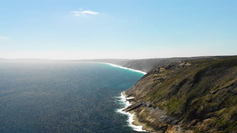 Aerial,-drone-shot-overlooking-cliffs-at-the-sharp-point-lookout-and-the-Coast-of-Albany,-western-Australia
