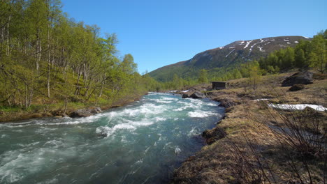 Pan-view-of-rapids-in-the-highlands-of-Rotsundev,-on-a-sunny,-summer-day,-in-the-Lyngen-alps,-North-Norway