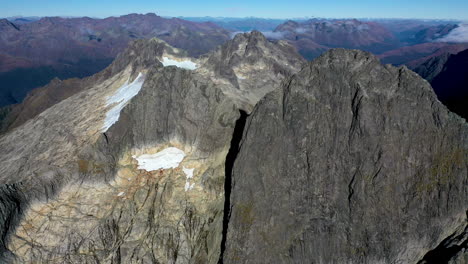 Montañas-Anchas-Tiro-Con-Dron-Milford-Sonido-Gertrude-Silla-De-Montar-Parque-Nacional-Fiordland,-Nueva-Zelanda