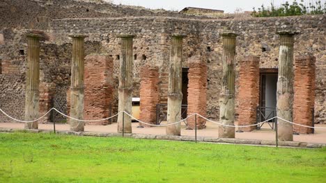 Ruinas-De-La-Famosa-Ciudad-De-Pompeya,-Italia