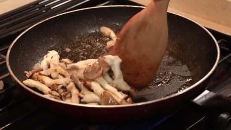Pan-of-fresh-oyster-mushrooms-and-garlic-in-a-skillet-sauteing-in-mutter
