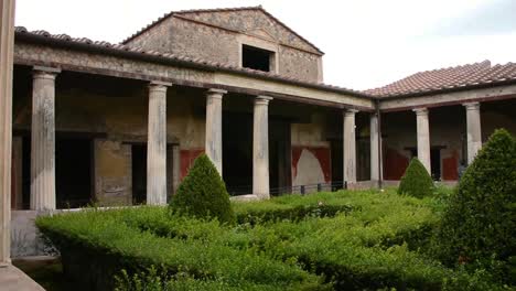 Ruinas-De-La-Famosa-Ciudad-De-Pompeya,-Italia