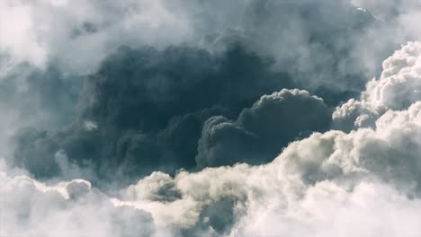 Kumuluswolken-Mit-Donnerstrom