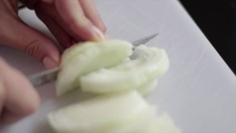 Slicing-onion-in-slow-motion