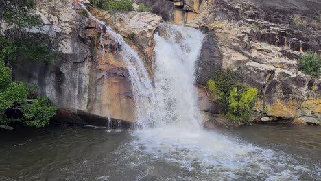 Small-Waterfall-With-Water-Cascading-Down-Rock-Face-at-Emerald-Creek-Falls