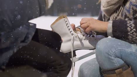 mother-helps-daughter-undoing-skates