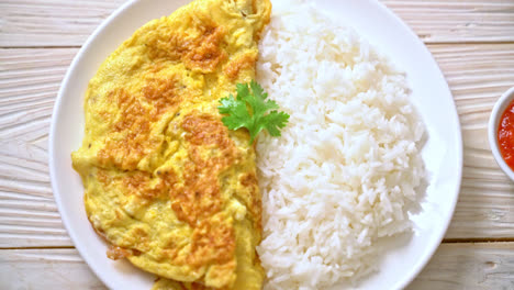 Omelett-Oder-Omelette-Mit-Reis-Und-Ketchup