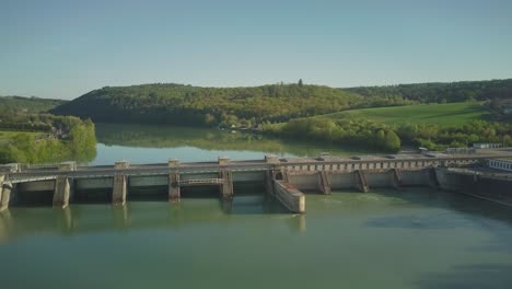 Luftaufnahme-Des-Wasserkraftplaneten-Bei-Passau,-Deutschland-4k